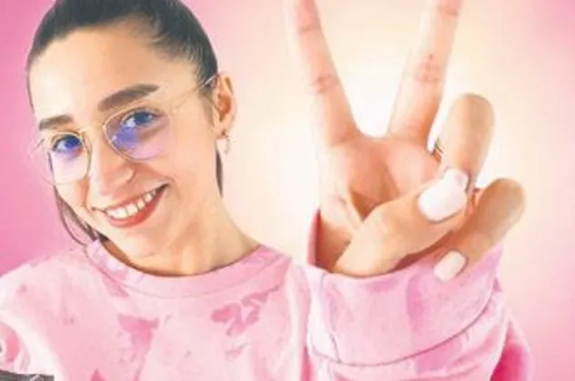 Zeynep Bastık sosyal medyada 2 milyonu geçti
