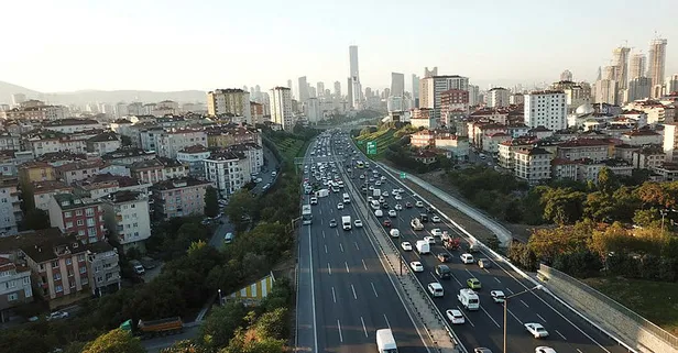 TEM'de trafiği kilitleyen kaza