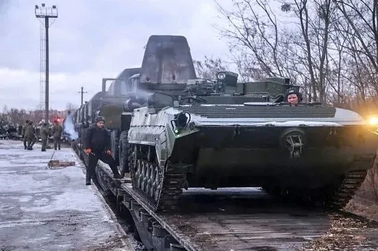 son-dakika-rusya-ukrayna-savasi-an-meselesi-tanklar-konuslandi-1642580365318.jpg SON DAKİKA: Rusya-Ukrayna savaşı an meselesi! Tanklar konuşlandı-6