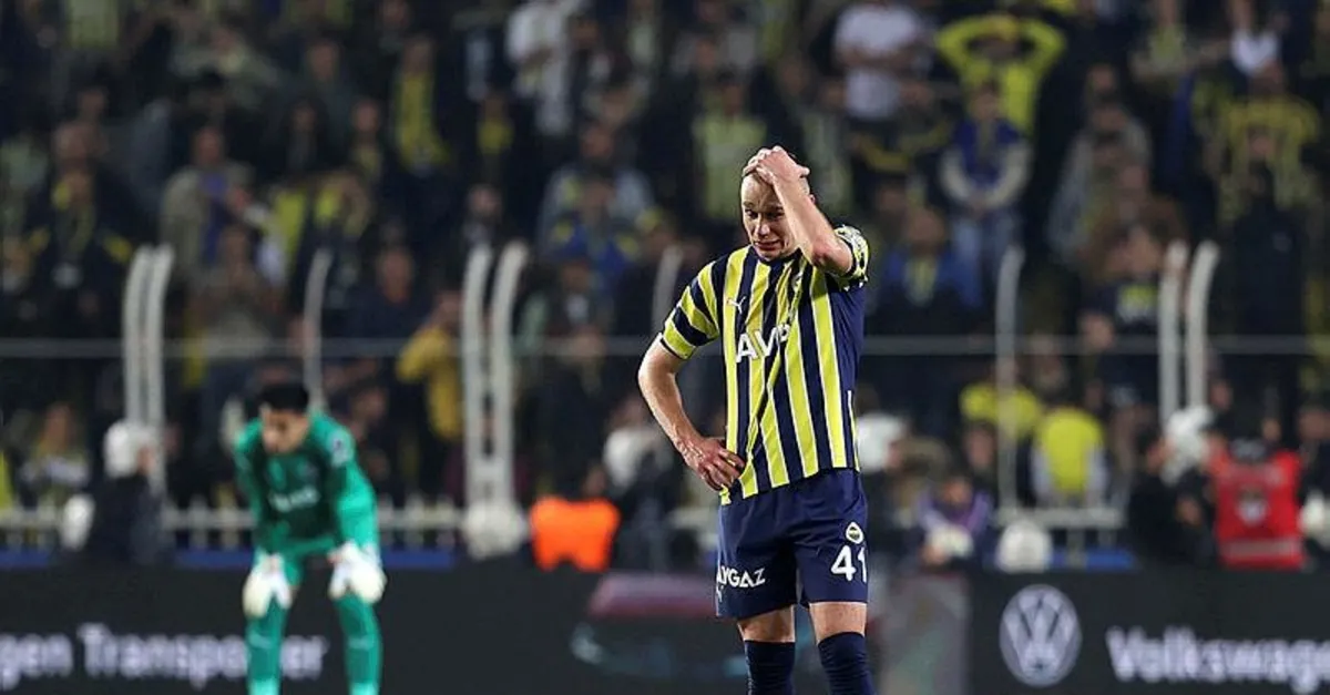 Takvim.com.tr olay yerinde! Fenerbahçe taraftarından Ali Koç’a yoğun tepki! Güvenlik çemberi oluşturuldu |ÖZEL HABER