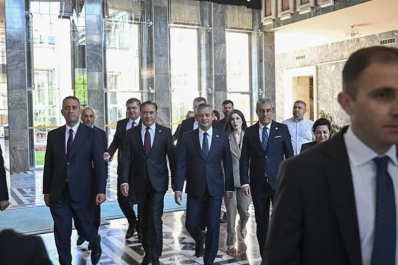 chpde-toplu-firar-gunu-mu-ozelin-ekibinden-son-kapali-grup-olay-kilicdaroglu-iddiasi-1784797144595.jpeg CHP’de toplu firar günü mü? Özel’in ekibinden son kapalı grup! Olay Kılıçdaroğlu iddiası-2