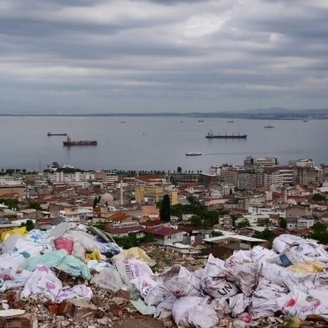 CHPli başkanlar kavgada İzmir çöpte | Büyük İskender mirası Kadifekalede salgın riski