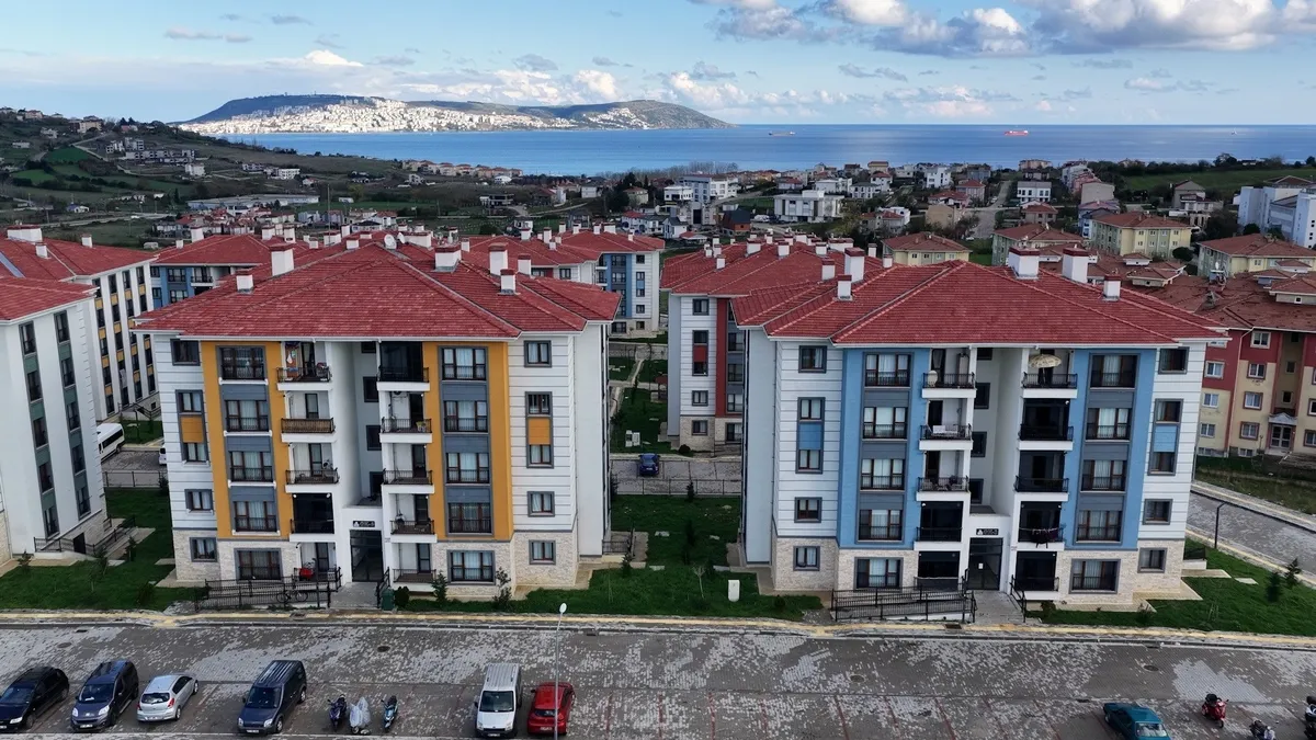 1781563166538.jpeg TOKİ açık satış kampanyası başladı: 64 ilde 20 bin konuta yoğun talep-3