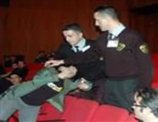 Kılıç'a yumurtalı saldırı