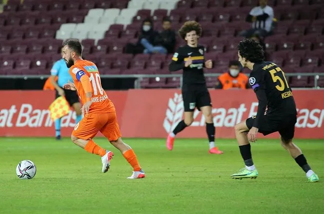 Ziraat Türkiye Kupası'nda iki kalecisi de kırmızı kart gören Atakaş Hatayspor Eyüpspor karşısında tur atladı