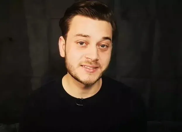 Masterchef Emre eşiyle ilgili gerçeği açıkladı! Hakkındaki her şey ayyuka çıktı sır gibi saklıyordu! TV 8'i ifşa eden Emre Büber...-8
