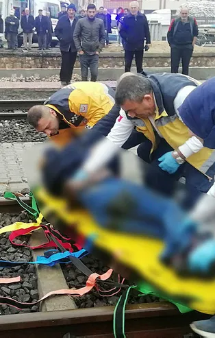 Adıyaman'da feci kaza! Anne kıza tren çarptı