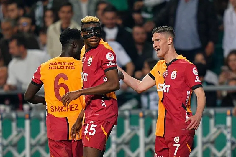 Ziraat Türkiye Kupası yarı finalinde TÜMOSAN Konyaspor ile Galatasaray, Medaş Konya Büyükşehir Stadyumunda karşılaştı. (AA)