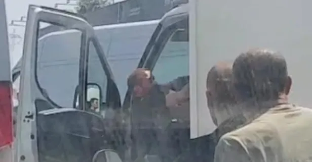 Kamyoncuların kavgası kamerada! Birbirilerine girdiler