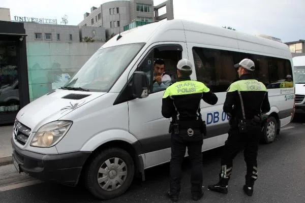 İstanbul'da okul servislerine denetim! Sürücülere 'dur' lambası cezası kesildi-2