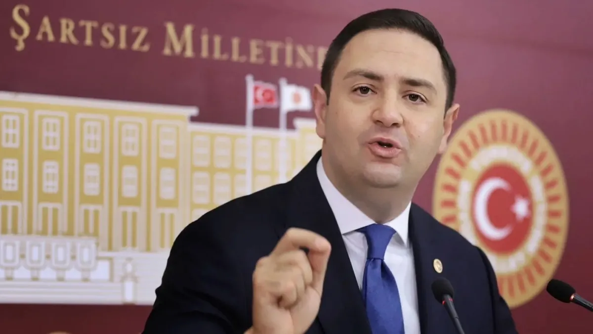 chpdeki-arinma-fiiliyata-dokuldu-yargitay-ihraci-istenen-9-ismin-uyeligini-sildi-vekil-sayisi-138den-129a-dust-1781692990051.jpeg CHP'deki arınma fiiliyata döküldü! Yargıtay ihracı istenen 9 ismin üyeliğini sildi: Vekil sayısı 138'den 129'a düştü-6