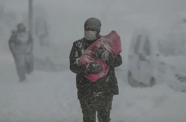 yarin-kamu-calisanlari-tam-gun-izinli-mi-25-ocak-2022-sali-istanbulda-kamu-calisanlari-izinli-mi-sayilacak-1643054834352.jpg 25 Ocak 2022 Salı İstanbul'da kamu çalışanları izinli mi sayılacak? Bugün kamu çalışanları tam gün izinli mi?-7