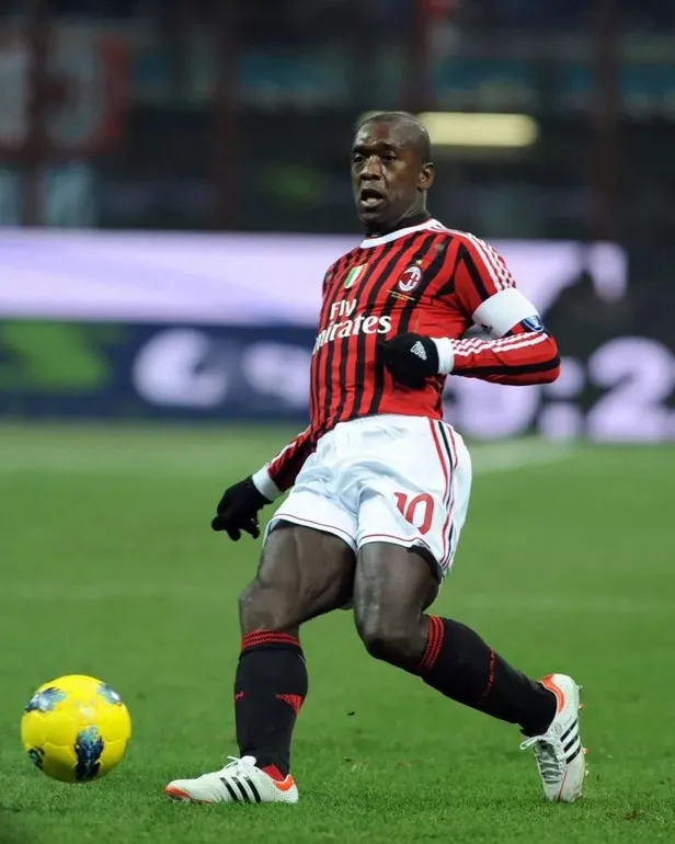 efsane-futbolcu-clarence-seedorf-islam-ile-muserref-oldu-1646414300897.jpeg Efsane futbolcu Clarence Seedorf, İslam ile müşerref oldu-3