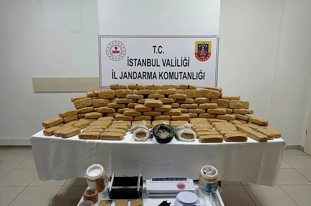İstanbul'da düzenlenen operasyonda 120 kilogram eroin ele geçirildi