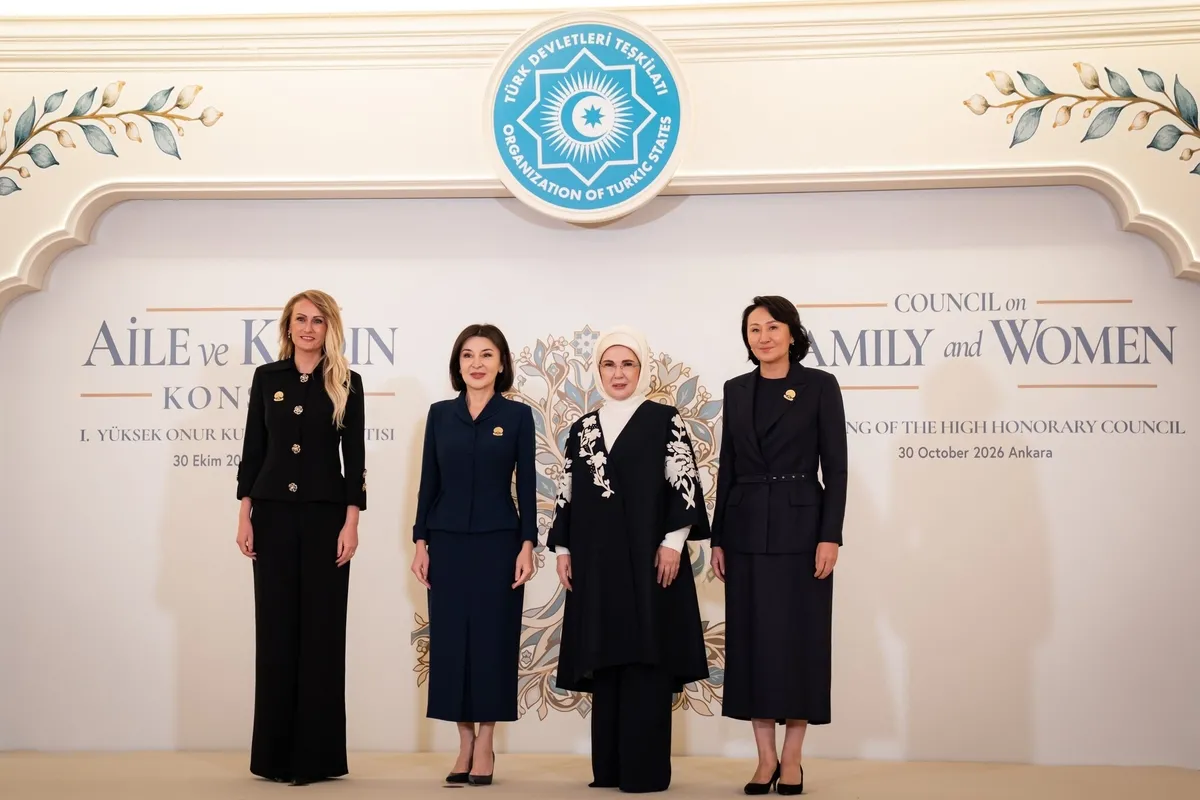 1793369729685.jpeg Emine Erdoğan lider eşlerini Ankara'da ağırladı: Aile ve Kadın Konseyi toplantısının ardından kültürel miras sergisi gezildi-7