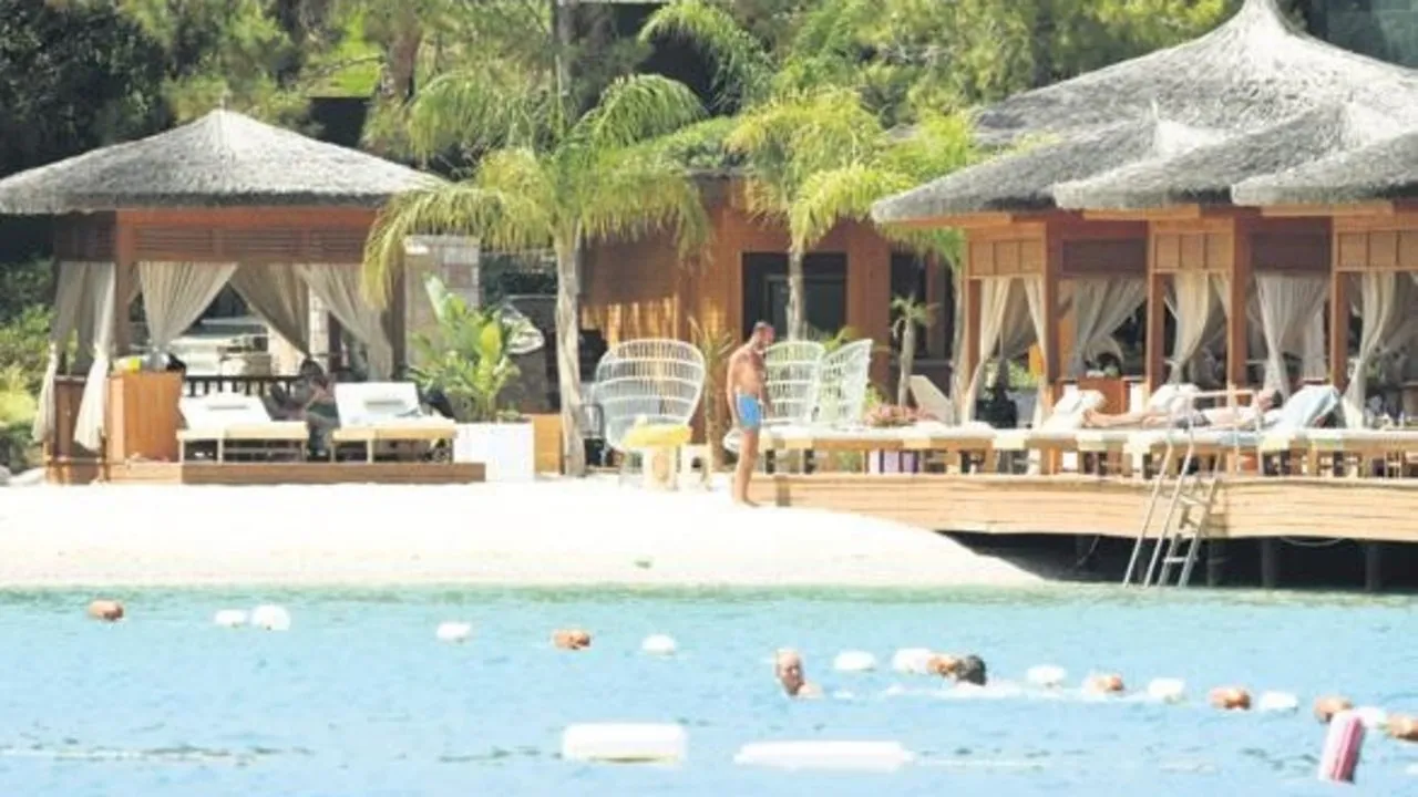 Ünlü oyuncu Görkem Sevindik, tatil için Bodrum’da