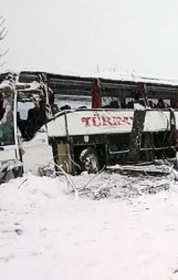 Sinop'ta yolcu otobüsü uçuruma yuvarlandı