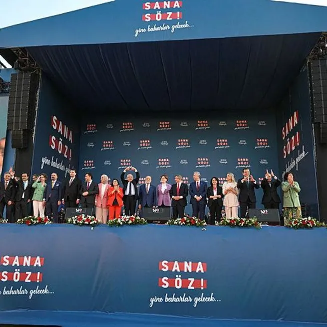 7linin İzmir mitingi koalisyonlu yılların fragmanı gibi! Her kafadan bir ses yükseldi, sistemsizlik baş gösterdi: Dakika dakika kaos