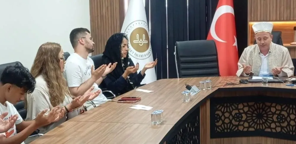 meksikali-rubi-kutahyada-musluman-oldu-1784573625609.jpeg Meksikalı Rubi Kütahya'da Müslüman oldu! Kelime-i Şehadet getirdi, Ayşe ismini seçti-2