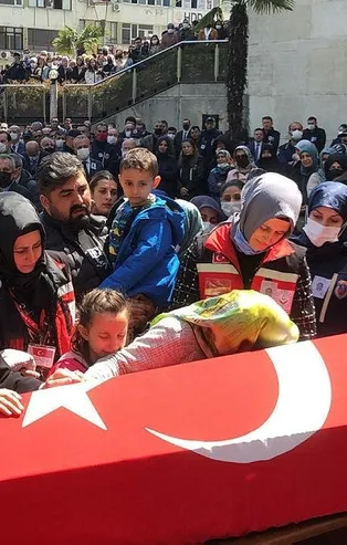 Bursa'daki bombalı saldırıda şehit düşen Cengiz Yiğit'e son veda: Yakınları ayakta durmakta güçlük çekti!