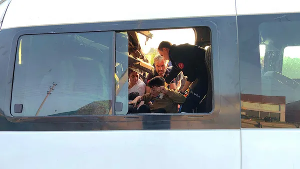 Son dakika: Bursa'da sporcuları taşıyan minibüs kamyona çarptı: 1 ölü 16 yaralı!-4