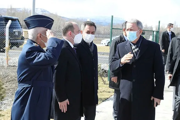 milli-savunma-bakani-akardan-mkek-barutsan-roket-ve-patlayici-fabrikasina-ziyaret-ozok-el-bombasi-detayi-1616167494827.jpeg Milli Savunma Bakanı Akar'dan MKEK Barutsan Roket ve Patlayıcı Fabrikasına ziyaret! OZOK el bombası detayı...-2