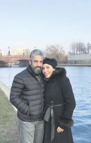 Hakan Kutal sevgilisi  Burcu Güneş'i Berlin'de yalnız bırakmadı