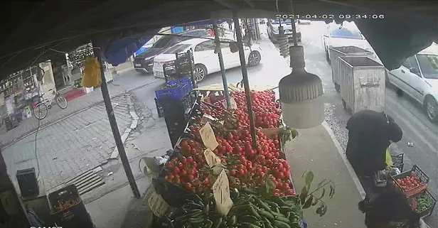 Esenyurt'ta dehşet anları! Kontrolden çıkan araç 2 kadına çarpıp manava girdi