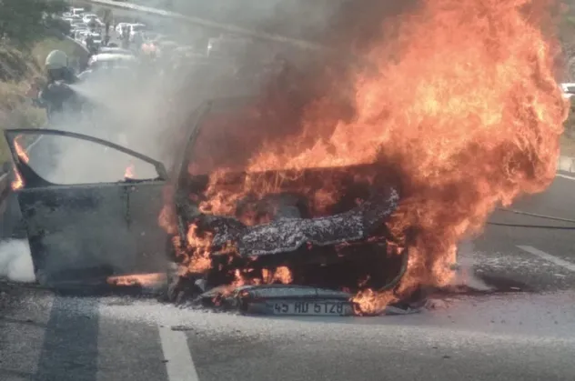 Muğla'da seyir halindeki otomobilde yangın
