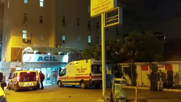 pendikte-elinde-bicakla-polislerin-uzerine-yuruyen-sahis-bacagindan-vuruldu-1633121440325.jpeg Pendik'te elinde bıçakla polislerin üzerine yürüyen şahıs bacağından vuruldu!-1