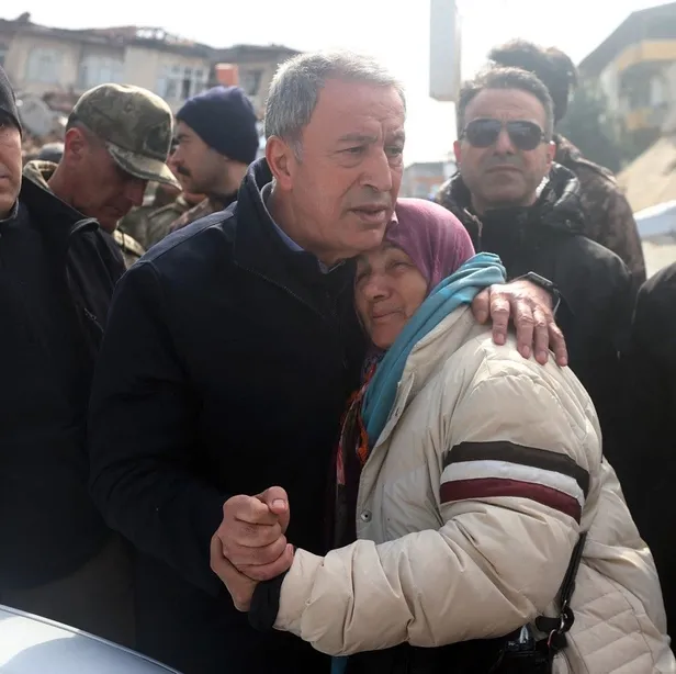 Milli Savunma Bakanı Hulusi Akar: "17 dakika içinde İnsani Yardım Tugayı'na 'hazır ol' emri verildi"-15