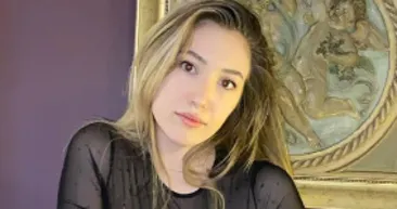 Yasmin Erbil göğsünün altındaki beni göstermek için... İşte Yasmin Erbilin bikinili paylaşımı!