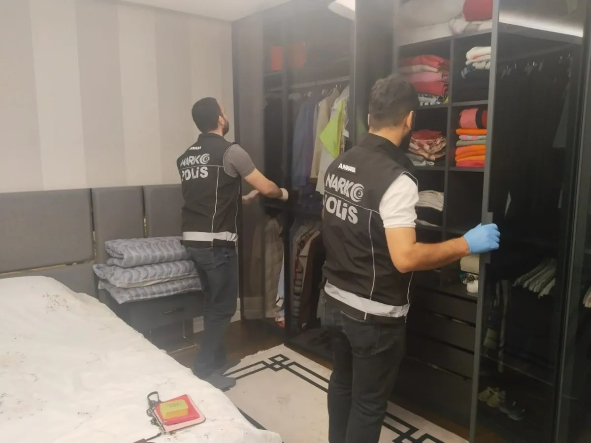 ankarada-fuhus-ve-uyusturucu-operasyonu-21-supheli-icin-gozalti-karari-verildi-1788614331127.jpeg Uyuşturucu ve fuhuş soruşturmasında 3. dalga! 17 gözaltı, 4 firari için çember daralıyor-3