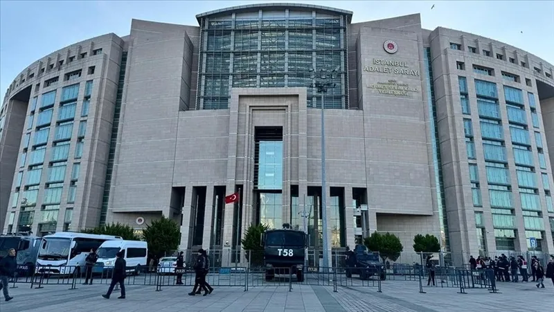 CHP'li Kuşadası Belediyesi'ne rüşvet operasyonu: Kuşadası Belediye Başkanı Günel dahil 5 kişi tutuklandı-4