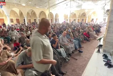 Filistinliler ateşkes sonrası Seyyid Haşim Camisinde ilk cuma namazını kıldı