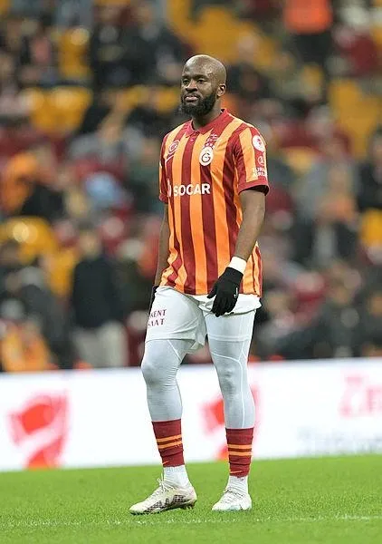 Galatasaray'ın Fransız orta sahası Tanguy Ndombele'ye Recep İvedik benzetmesi! Giydiği içlikle böyle gündem oldu-2