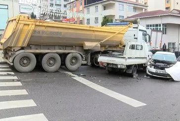 Kartal’da feci kaza: Hafriyat kamyonu 13 araca çarptı!