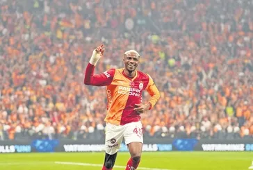 Osimhen Kırık kolla oynadı, Avrupa’yı mest etti: Osimhen’in derbi performansı Arsenal’in listesine girdi
