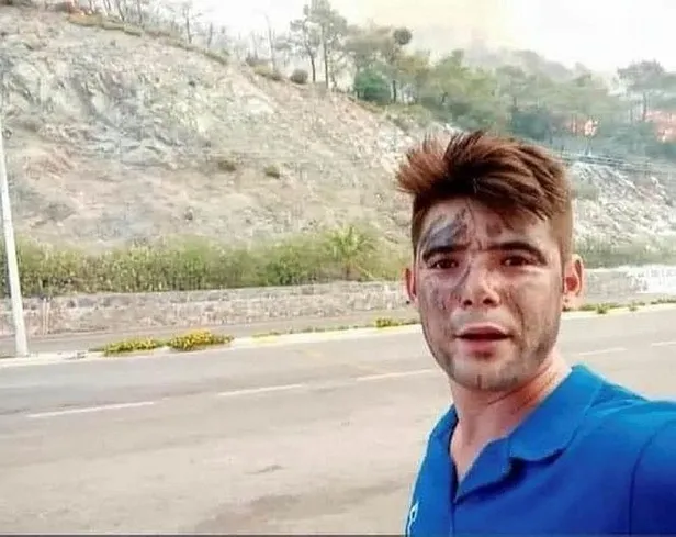 baskan-erdogandan-yangin-sondurme-ekiplerine-su-tasirken-hayatini-kaybeden-sahin-akdemirin-ailesine-taziye-ziyareti-1627759177010.jpeg Başkan Erdoğan'dan yangın söndürme ekiplerine su taşırken hayatını kaybeden Şahin Akdemir'in ailesine taziye ziyareti!-3