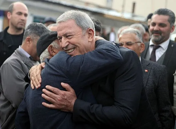Bakan Akar: "Teröristler Suriye’nin kuzeyinde kazdıkları çukurlara gömüldüler"-2