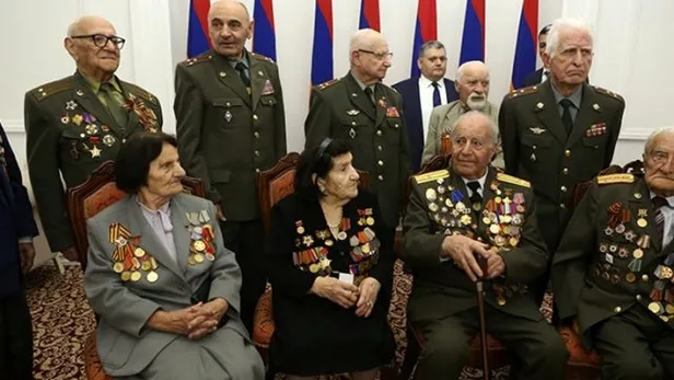 savasacak-askeri-kalmayan-ermenistan-gozunu-gazilere-dikti-1603107987650.jpg