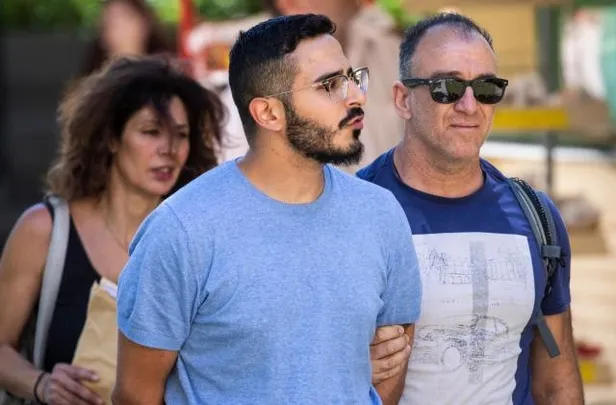 simon-leviev-kimdir-kac-yasinda-nereli-the-tinder-swindler-tinder-avcisi-belgeseli-gercek-mi-tinder-avcisi-sim-1644412911002.jpg Simon Leviev kimdir, kaç yaşında, nereli? The Tinder Swindler (Tinder Avcısı) belgeseli gerçek mi? Tinder Avcısı Simon Leviev instagram hesabı ne?-2