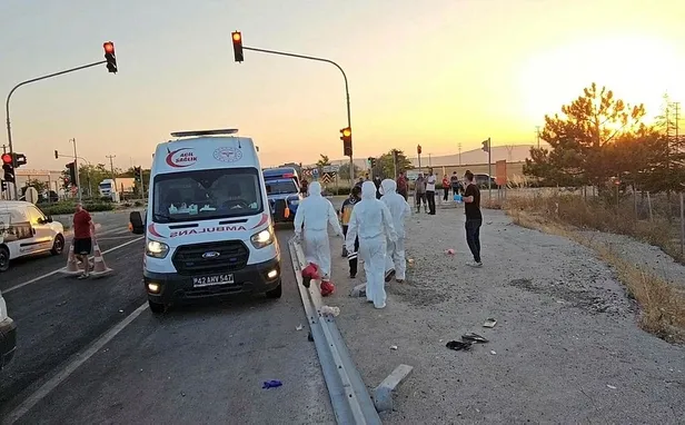 Konya'da feci kaza! Kontrolden çıkan tır 3 araca çarptı: Araçtaki asitten zehirlenen 2 kişi hayatını kaybetti-4