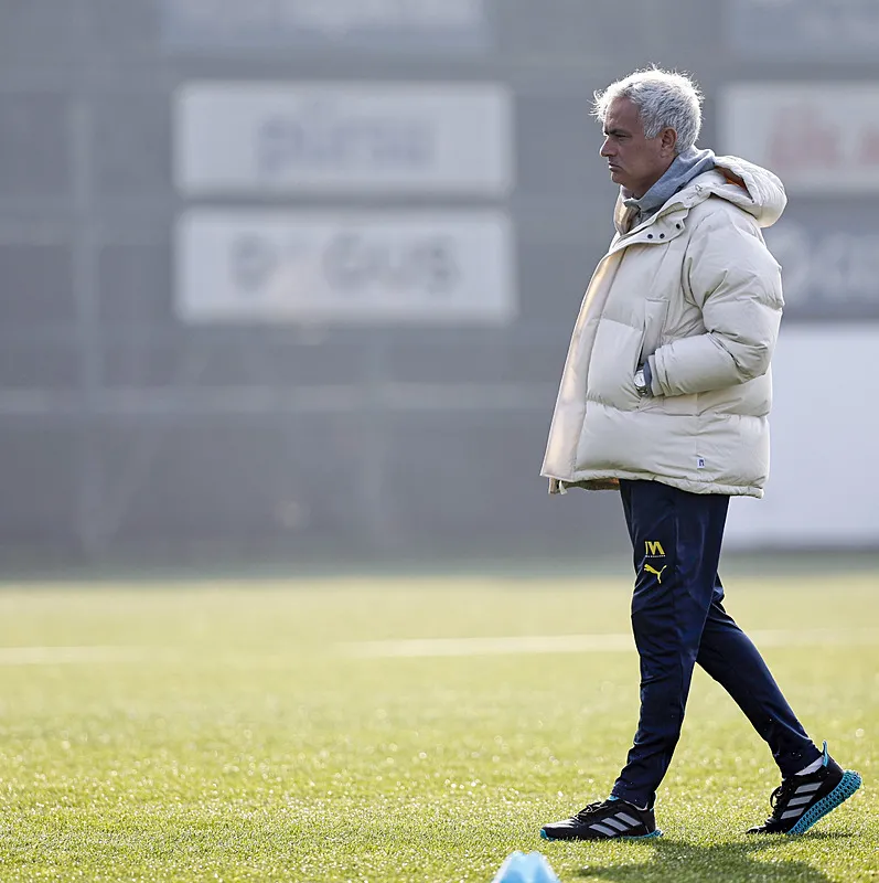 Mourinho'dan Diego Carlos kararı! Rize maçı 11'ini belirledi - 8