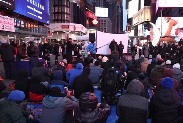 New York'ta Times Meydanı'nda teravih namazı kılındı