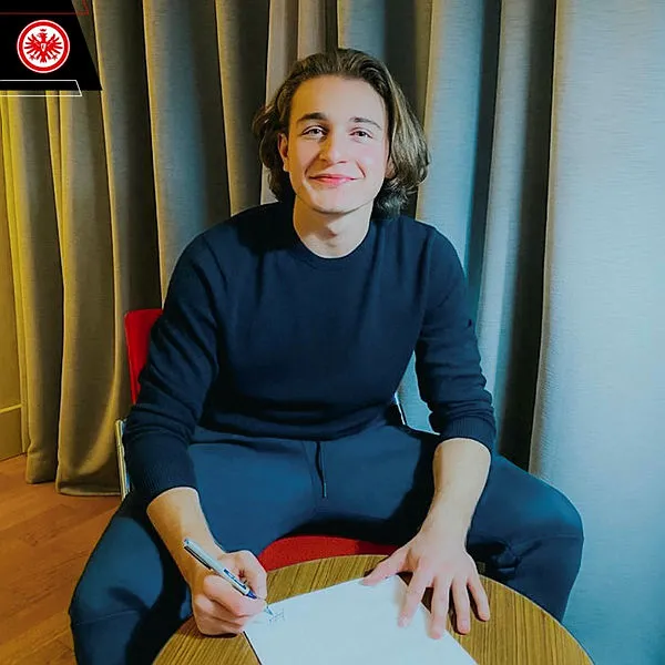 Takvim Ali Akman için 1 Şubat’ı işaret etmişti! Ali Akman'ın yeni takımı belli oldu Eintracht Frankfurt'a imzayı attı-3