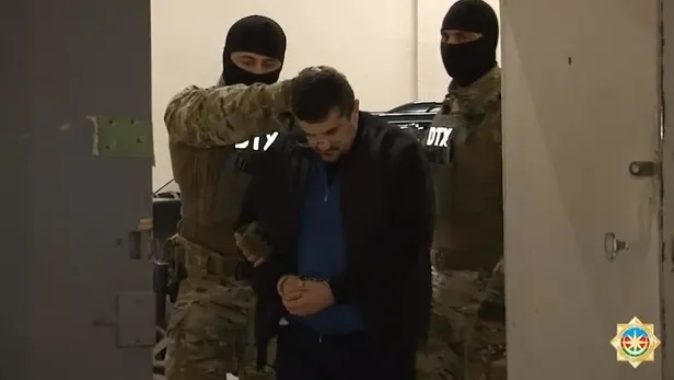 karabagdaki-sozde-ermeni-devletinin-lideri-arayik-haruyunyanin-gozaltina-alindigi-goruntuler-ortaya-cikti-genc-1696499124114.jpeg