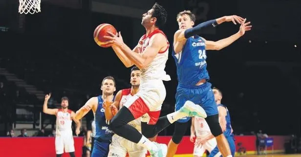 Milliler yarı finalde