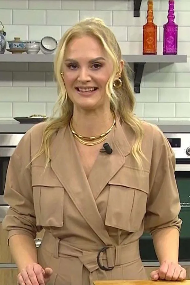 mutfakta-gulsah-var-kimdir-gercek-adi-bakin-neymis-gulsah-senin-nereli-oldugunu-duyunca-inanamayacaksiniz-1633262600745.jpg Gerçek adı bakın neymiş! Mutfakta Gülşah var kimdir? Gülşah Şen'in nereli olduğunu duyunca inanamayacaksınız...-5