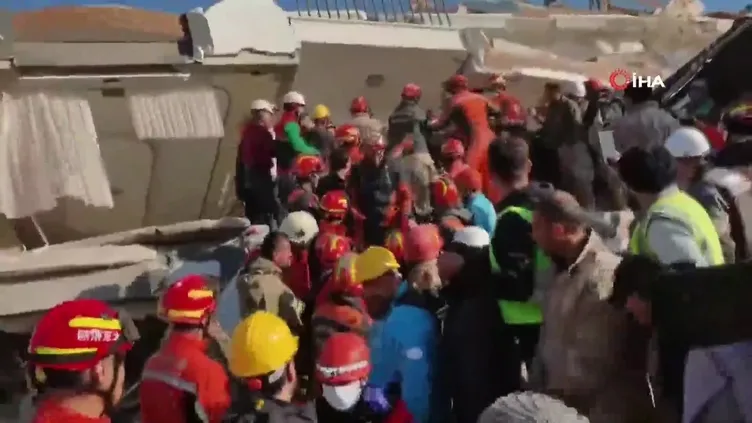 Çinli ekip, bir kişiyi enkazdan sağ çıkardı
